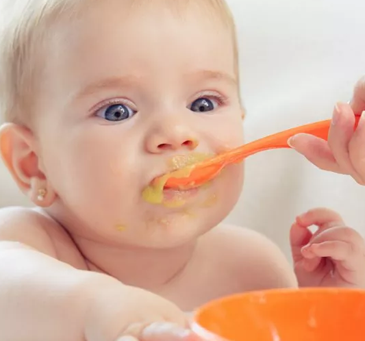 Alimentación complementaria en bebés
